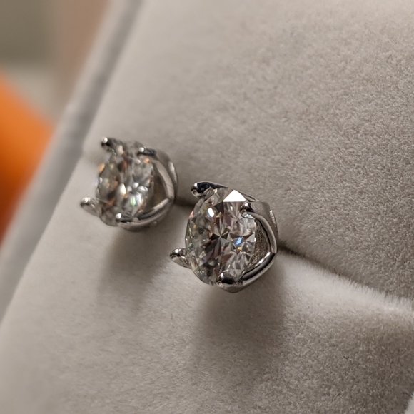 1 CT x 2 Moissanite Earrings, 4 Prong, 925 Sterling Silver - Picture 6 of 12